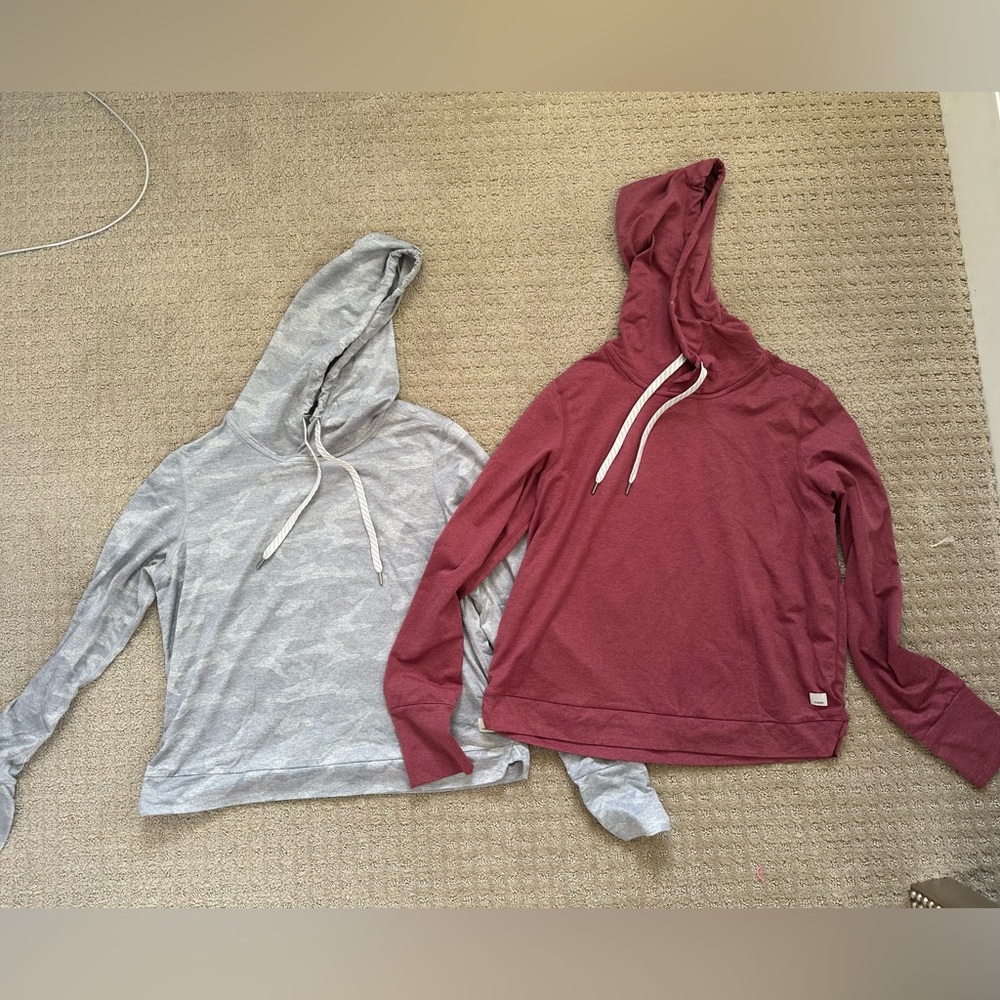 Like new Vuori Halo Essential Hoodie’s size small